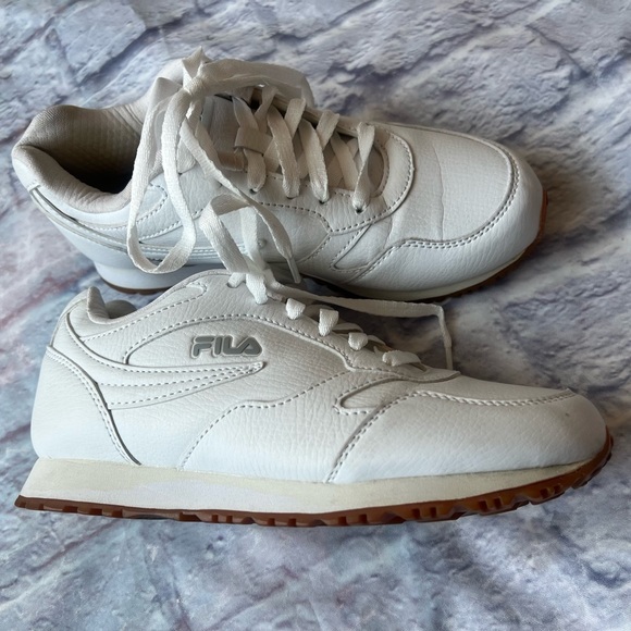 Fila Womens Classico 18 5CM00152-156 White Casual Shoes Sneakers Size 6 unisex - Picture 1 of 11